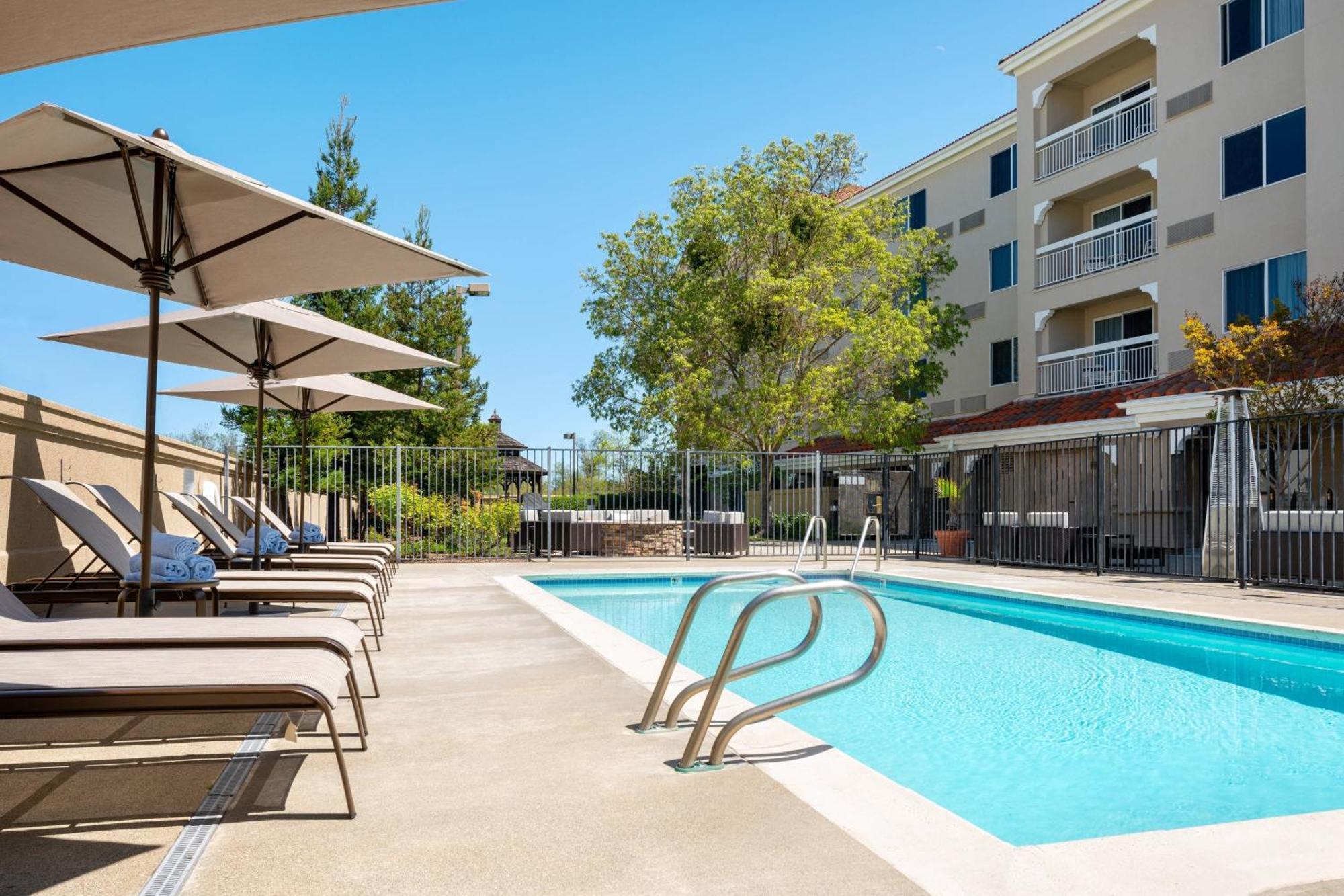 Hotel Courtyard Novato Marin/Sonoma Zewnętrze zdjęcie